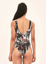 Laad de afbeelding in de Gallery-viewer, Model Back: Uv Line One-Piece Swimsuit Coqueiros Bege Upf50+