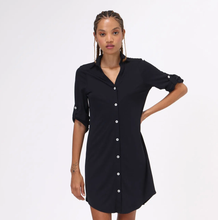 Laad de afbeelding in de Gallery-viewer, Model Front: Uv Line Shirtdress Shirtdress Copenhagen Fem Black Upf50+