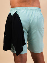 Laad de afbeelding in de Gallery-viewer, Model Back: Uv Line Short For Men / Bermuda Shorts Acqua Boxer Indigo Upf50+