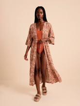 Laad de afbeelding in de Gallery-viewer, Model Front: Uv Line Shirtdress Long Shirtdress Tie Dye Pitanga Upf50+