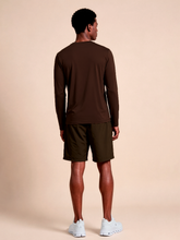 Laad de afbeelding in de Gallery-viewer, Model Back: Uv Line Rash Guard Longsleeve New Fit Textura Masc Brown Upf50+