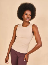 Laad de afbeelding in de Gallery-viewer, Gallery: Uv Line Fitness Top Regata Fem Ribbed Sand Upf50+