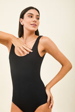 Laad de afbeelding in de Gallery-viewer, Image 04: Uv Line One-Piece Maio Swim Textura Preto Upf50+