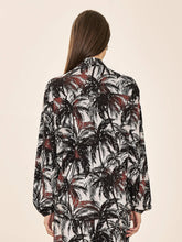 Laad de afbeelding in de Gallery-viewer, Model Back: Uv Line Shirtdress Shirt Vitoria Coqueiros Upf50+