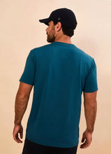 Laad de afbeelding in de Gallery-viewer, Model Back: Uv Line T-Shirt For Men T-Shirt New Fit Masc Petroleo Upf50+