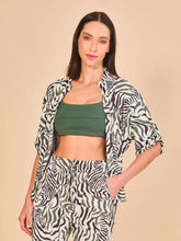 Laad de afbeelding in de Gallery-viewer, Model Front: Uv Line Shirtdress Shirt Copa Fauna Upf50+