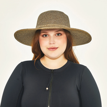 Laad de afbeelding in de Gallery-viewer, Model Front: Uv Line Floppy Hat Hat Jurere Imp Fem Mescla Upf50+