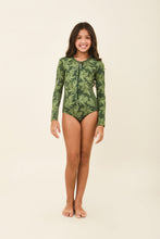 Laad de afbeelding in de Gallery-viewer, Model Front: Uv Line Girl's One-Piece Girl Macae Folhagem Verde Upf50+