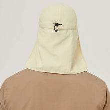 Laad de afbeelding in de Gallery-viewer, Model Back: Uv Line Flap Hat Neck Cap Africa 2021 Masc Sand Upf50+
