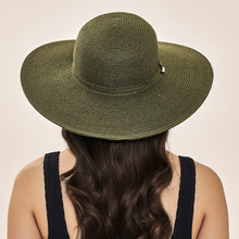 Laad de afbeelding in de Gallery-viewer, Model Back: Uv Line Floppy Hat Hat Jurere Imp Fem Green Militar Upf50+