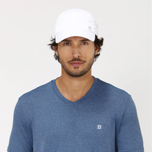 Laad de afbeelding in de Gallery-viewer, Model Front: Uv Line Caps Cap Uv Pro Masc White Upf50+