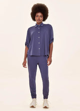 Laad de afbeelding in de Gallery-viewer, Model Front: Uv Line Shirtdress Shirt Copa Navy Blue Upf50+