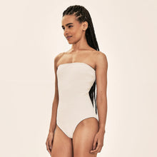 Laad de afbeelding in de Gallery-viewer, Image 02: Uv Line One-Piece Duna Bandeau Upf50+
