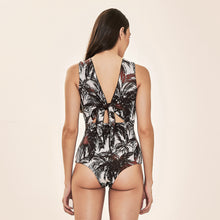 Laad de afbeelding in de Gallery-viewer, Image 10: Uv Line One-Piece Mirela Coqueiros Bege Upf50+