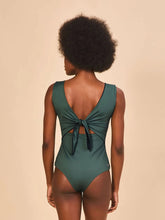 Laad de afbeelding in de Gallery-viewer, Model Back: Uv Line One-Piece Mirela Green Cactus Black Upf50+
