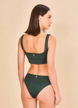 Laad de afbeelding in de Gallery-viewer, Model Back: Uv Line Set Set Fit Color Green Cactus Upf50+