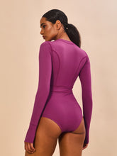 Laad de afbeelding in de Gallery-viewer, Model Back: Uv Line One-Piece Swimsuit Macae Magenta Upf50+