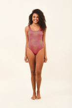 Laad de afbeelding in de Gallery-viewer, Model Front: Uv Line One-Piece Swimsuit Shine Malva