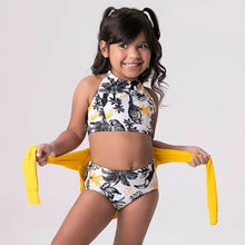 Laad de afbeelding in de Gallery-viewer, Model Front: Uv Line Girl's Two-Piece Trikini Brasil Upf50+