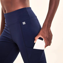 Laad de afbeelding in de Gallery-viewer, Image 05: Uv Line Fitness Bottom Legging Fit Aspen Navy Blue Upf50+
