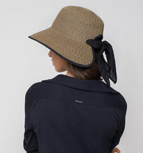 Laad de afbeelding in de Gallery-viewer, Model Back: Uv Line Floppy Hat Hat Santorini Imp Fem Mescla Upf50+
