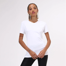 Laad de afbeelding in de Gallery-viewer, Model Front: Uv Line Fitness Top T-Shirt Sport Fit Branco Upf50+
