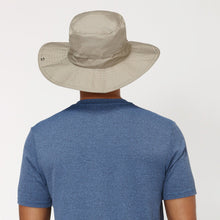 Laad de afbeelding in de Gallery-viewer, Model Back: Uv Line Floppy Hat Safari Kaki Upf50+
