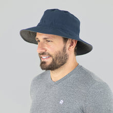 Laad de afbeelding in de Gallery-viewer, Model Front: Uv Line Bucket Hat Hat Australia Nac Masc Navy Blue Lead Upf50+
