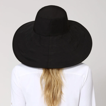 Laad de afbeelding in de Gallery-viewer, Model Back: Uv Line Floppy Hat Beverly Hills Preto Upf50+

