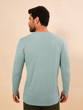 Laad de afbeelding in de Gallery-viewer, Model Back: Uv Line Rash Guard Longsleeve New Fit Masc Verde Agua Upf50+
