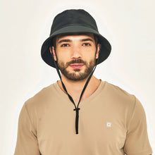 Laad de afbeelding in de Gallery-viewer, Model Front: Uv Line Bucket Hat Bucket Colors Preto Upf50+
