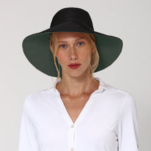 Laad de afbeelding in de Gallery-viewer, Model Front: Uv Line Floppy Hat Hat San Diego Fem Black Green Upf50+

