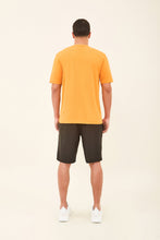 Laad de afbeelding in de Gallery-viewer, Model Back: Uv Line T-Shirt For Men T-Shirt Uvpro Masc Orange Upf50+
