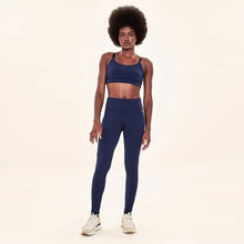 Laad de afbeelding in de Gallery-viewer, Model Front: Uv Line Fitness Bottom Legging Fit Aspen Navy Blue Upf50+
