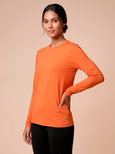 Laad de afbeelding in de Gallery-viewer, Gallery: Uv Line Rash Guard Longsleeve Uvpro Fem Pitanga Upf50+
