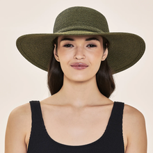 Laad de afbeelding in de Gallery-viewer, Model Front: Uv Line Floppy Hat Hat Jurere Imp Fem Green Militar Upf50+
