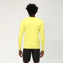 Laad de afbeelding in de Gallery-viewer, Model Back: Uv Line Rash Guard Longsleeve Uvpro Masc Yellow Upf50+
