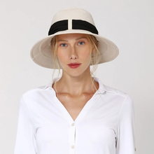 Laad de afbeelding in de Gallery-viewer, Model Front: Uv Line Floppy Hat Hat Paris Ville L Fem Sand Upf50+
