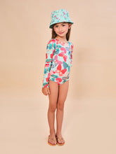 Laad de afbeelding in de Gallery-viewer, Model Front: Uv Line Bucket Hat Napoli Baby Borboletinha Upf50+
