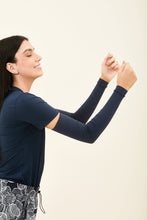 Laad de afbeelding in de Gallery-viewer, Image 03: Uv Line Glove Sun-Protection Sleeve Navy Upf50+
