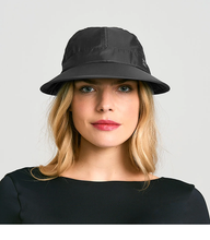Laad de afbeelding in de Gallery-viewer, Model Front: Uv Line Caps Visor Nice Fem Black Upf50+
