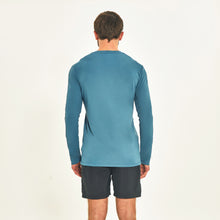 Laad de afbeelding in de Gallery-viewer, Model Back: Uv Line Rash Guard Longsleeve Sport Fit Aco
