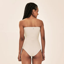 Laad de afbeelding in de Gallery-viewer, Model Back: Uv Line One-Piece Duna Bandeau Upf50+
