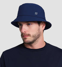 Laad de afbeelding in de Gallery-viewer, Model Front: Uv Line Bucket Hat Hat Toronto Colors Masc Navy Blue Upf50+

