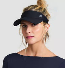 Laad de afbeelding in de Gallery-viewer, Model Front: Uv Line Visor Visor Athletic Dry Fem Black Upf50+
