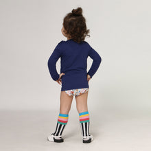Laad de afbeelding in de Gallery-viewer, Model Back: Uv Line Rash Guard Longsleeve Baby Navy Blue Upf50+
