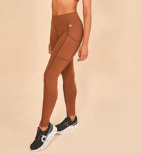 Laad de afbeelding in de Gallery-viewer, Gallery: Uv Line Fitness Bottom Legging Fit Aspen Brown Upf50+
