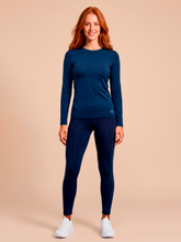 Laad de afbeelding in de Gallery-viewer, Model Front: Uv Line Rash Guard Longsleeve Uvpro Fem Cobalt Upf50+
