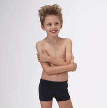 Laad de afbeelding in de Gallery-viewer, Model Front: Uv Line Boy's Swimwear Trunks Kids F Inf Black Upf50+
