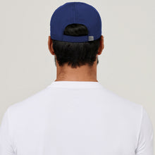 Laad de afbeelding in de Gallery-viewer, Model Back: Uv Line Caps Cap Uv Pro Masc Navy Blue Upf50+
